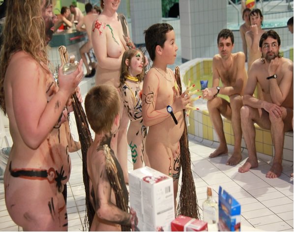 Nudisten im pool foto ( FKK set 22) Nudisten im pool foto ( FKK set 22)
