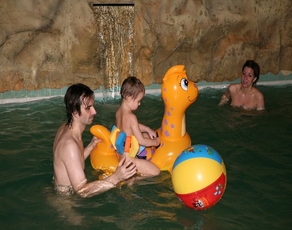 Nudisten im pool foto ( FKK set 21) Nudisten im pool foto ( FKK set 21)