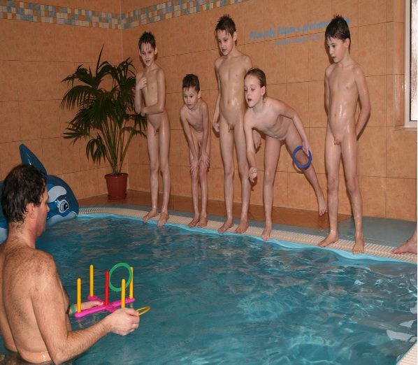 Nudisten im pool foto ( FKK set 15) Nudisten im pool foto ( FKK set 15)